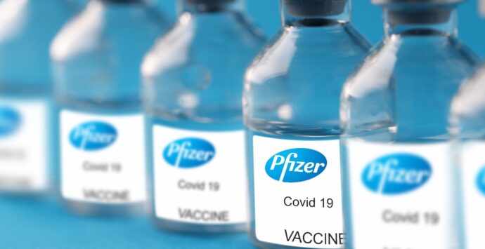 Vaccino Pfizer, prime dosi in viaggio verso l’Italia