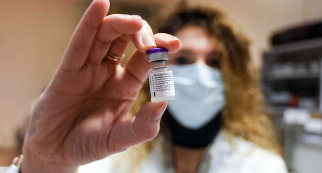 Aifa: «No alla seconda dose di vaccino se c’è contagio dopo la prima»