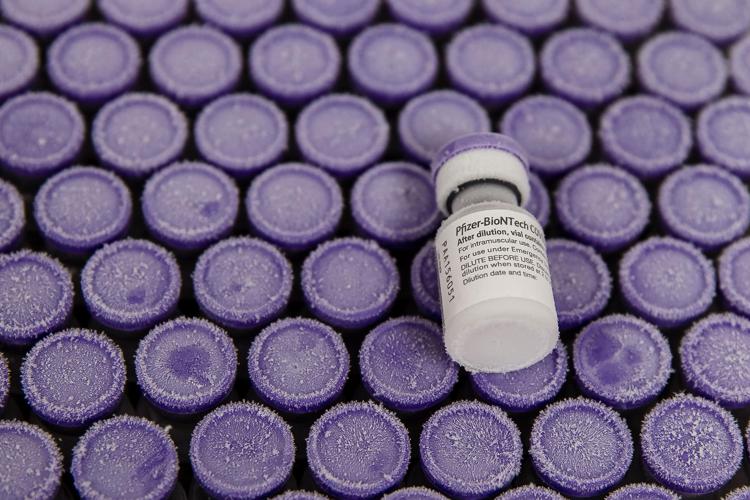 Vaccino Covid, Pfizer annuncia piano aumento produzione in Europa