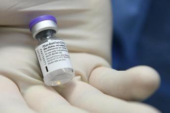 Covid, Pfizer: “Non stiamo fornendo vaccino a mercato privato”