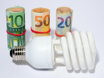 Bollette luce e gas, per gli italiani rincari di 50 euro l’anno