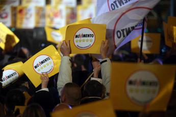 M5s, Grillo spinge per leader unico. L’ira degli espulsi: “Chiediamo danni”
