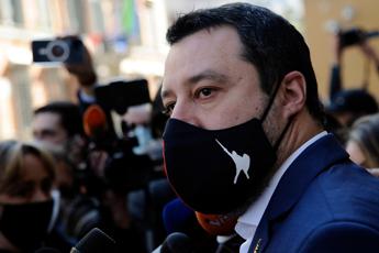 Covid, Salvini: “Riaprire palestre e piscine, 7 aprile data perfetta”