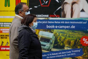 Covid Germania, oggi 9.677 contagi e 298 decessi: i dati