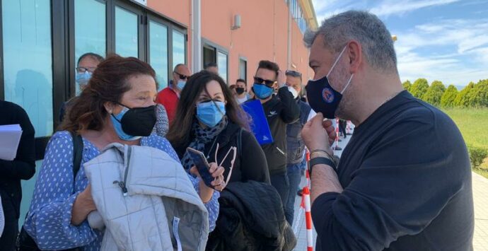 Covid, Spirlì a Corigliano Rossano: «Vaccinate 800mila persone in tutta la Calabria»