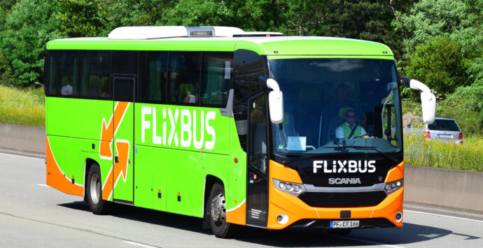 FlixBus continua ad ampliare la rete in Calabria: nuove tratte per l’estate