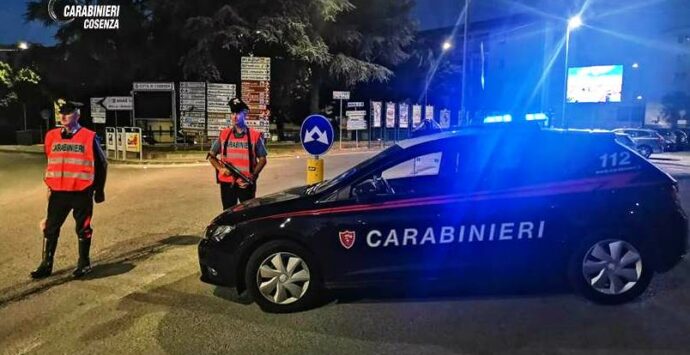 Cosenza, furto in un bar di piazza Garibaldi: due arresti