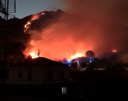 San Basile, brucia la montagna. Evacuate tre famiglie: dramma per il Pollino