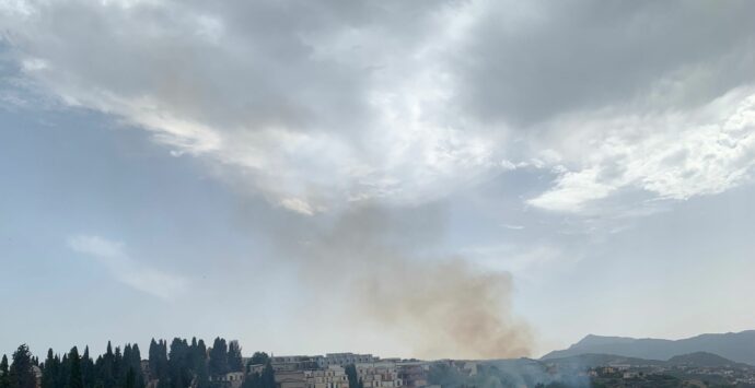Incendio a Colle Mussano, in campo due squadre dei vigili del fuoco