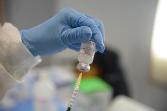 Vaccino Moderna, completato iter per ok definitivo in Usa