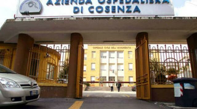 Vaccini Cosenza, chiude l’unità militare che collaborava con l’Annunziata