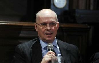Covid, Ricciardi: “Pandemia durerà per anni senza giuste decisioni”