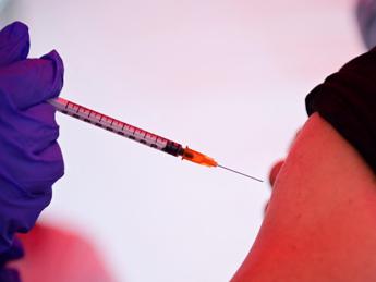 Vaccino covid Usa, Pentagono ordina obbligo per tutti i militari