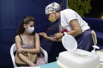 Vaccini Covid, Cauda: “Giusto adesso dare priorità a giovani”