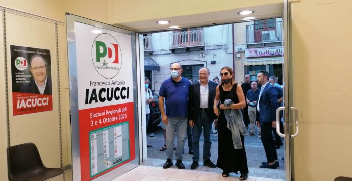 Inaugurato ad Amantea il Punto d’incontro del candidato alla Regione Francesco Antonio Iacucci