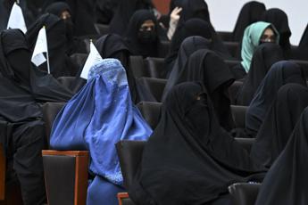 Afghanistan, talebani: “In università donne e uomini divisi”