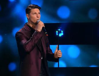 X Factor, un italiano (in)canta in Romania: chi è Nick Casciaro – Video
