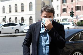 Governo, Renzi: “Lega non esce nemmeno con le bombe a mano”