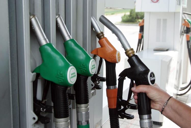 Benzina e diesel, prezzi ancora in salita