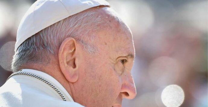 Aborto, nuovo appello Papa: “Difendere vita da concepimento a morte”