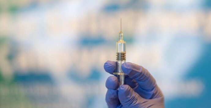 Vaccino covid, Ricciardi: “Con 90% copertura stato emergenza si potrà attenuare”