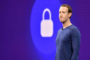 Facebook, Instagram e WhatsApp ‘down’, Zuckerberg perde 6 mld di dollari
