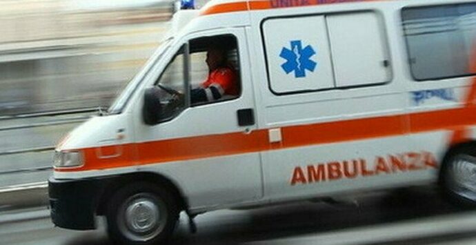 Strage nelle Marche, 4 morti in uno scontro tra bus e ambulanza