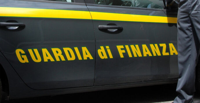 ‘Ndrangheta, sei misure cautelari e 56 indagati nel Crotonese: false fatture per 5 milioni di euro