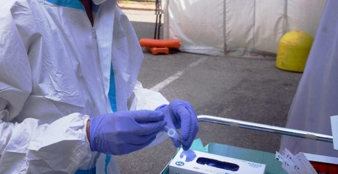 Coronavirus Italia, l’Iss: “Risalgono l’Rt e incidenza casi”
