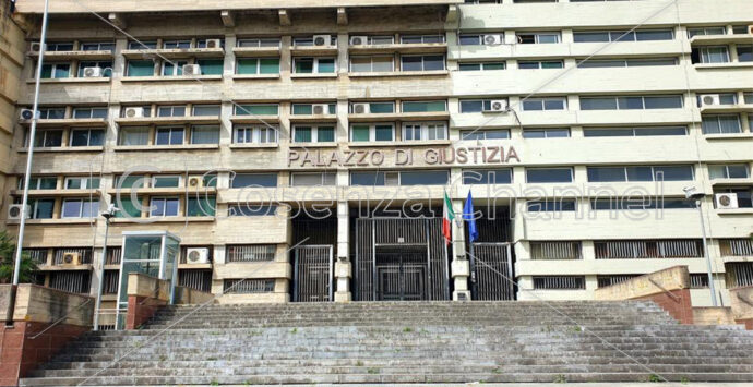 Sparatoria a Luzzi, l’indagato confessa: ecco perché ha ferito il barista