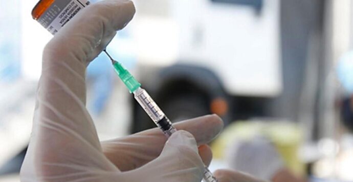 Covid, a Caloveto nuovo vax day per i 40enni che devono ricevere la terza dose