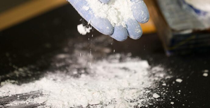 Narcotraffico in Campania, cocaina nascosta anche in Calabria: 28 misure cautelari