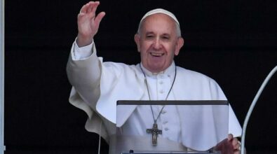 Il Papa festeggia gli 85 anni incontrando profughi ciprioti