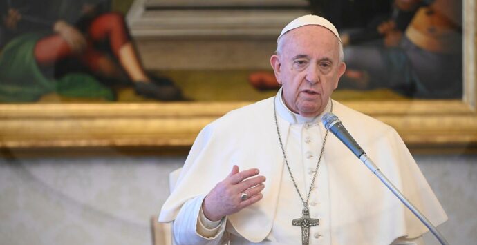 Immacolata, il Papa all’alba chiede alla Madonna “Il miracolo della cura”