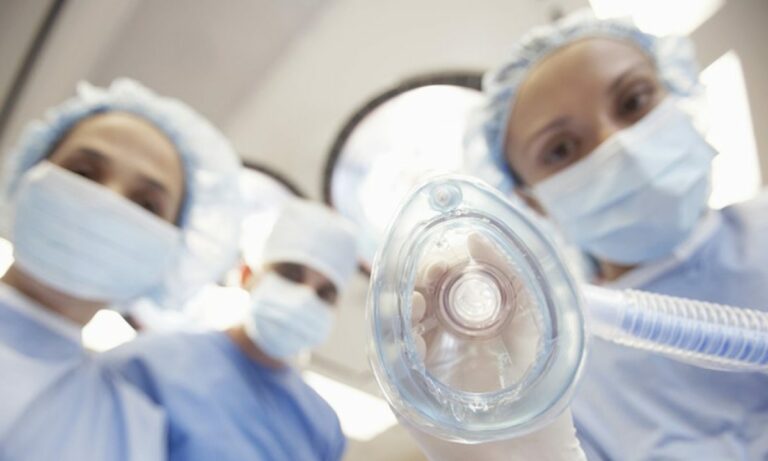 Covid, gli anestesisti: «Tanti positivi da operare»