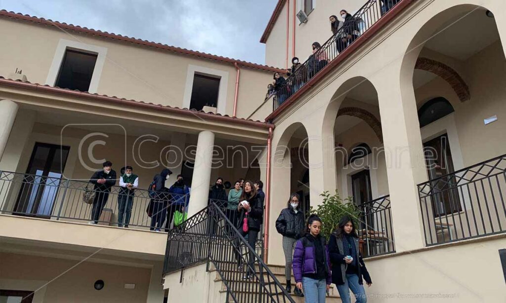Liceo Telesio, il racconto della protesta da dentro l’occupazione – VIDEO E FOTO