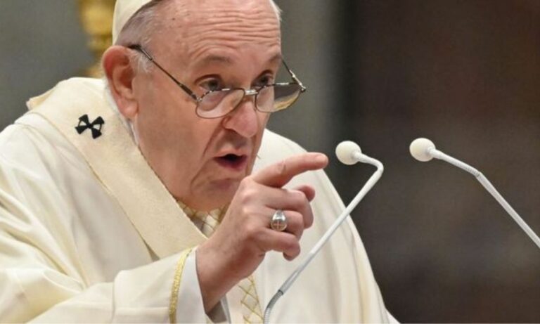 Papa Francesco boccia l’eutanasia: «Non c’è diritto a morire»