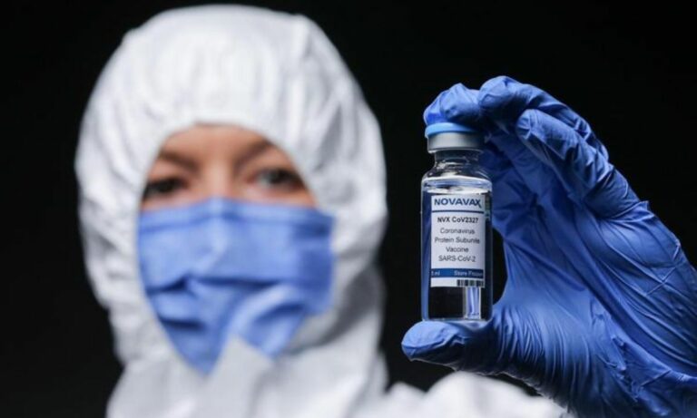Covid, Minelli: «Novavax mezzo flop, necessario obbligo vaccinale»