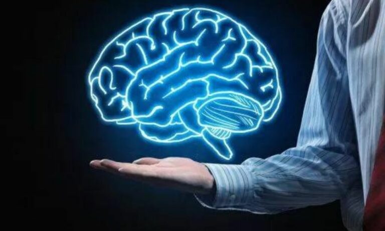 Il Covid può rimpicciolire il cervello: lo studio
