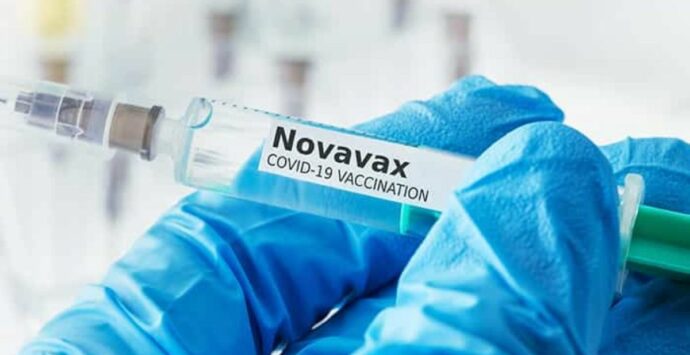 Vaccino Novavax, efficacia oltre 82% a 6 mesi: i dati