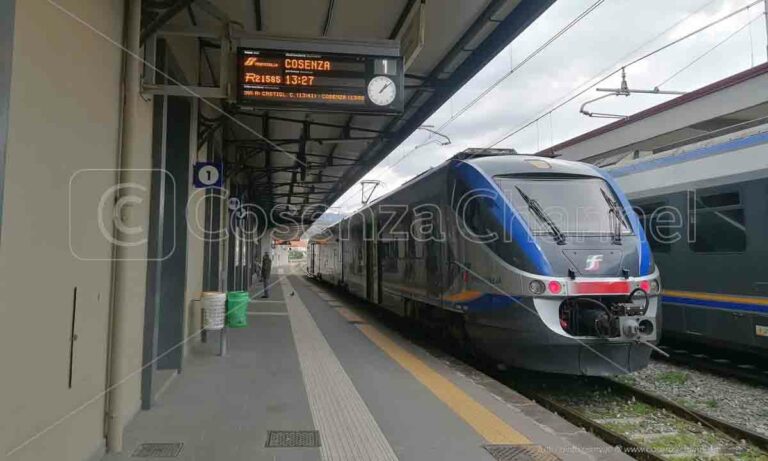 Calabria, abbonamenti dei treni fino al 50% in più: pendolari sul piede di guerra (VIDEO)