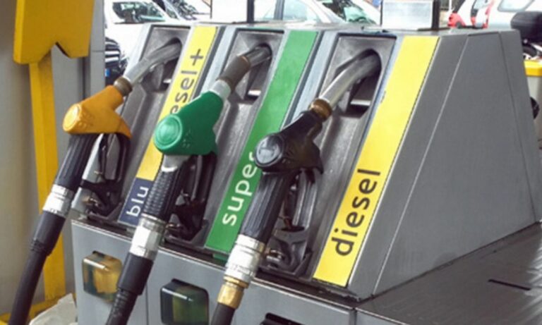 Carburanti, in Italia cala ancora il prezzo di benzina e diesel
