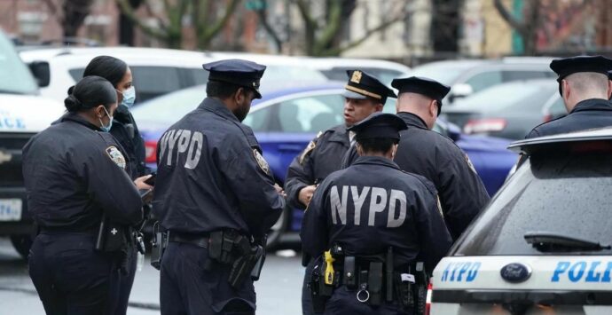 Sparatoria a New York: sono almeno 16 le persone ferite