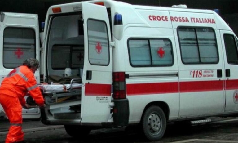 Scontro sulla statale 18 tra Cetraro e Bonifati, tre persone finiscono in ospedale