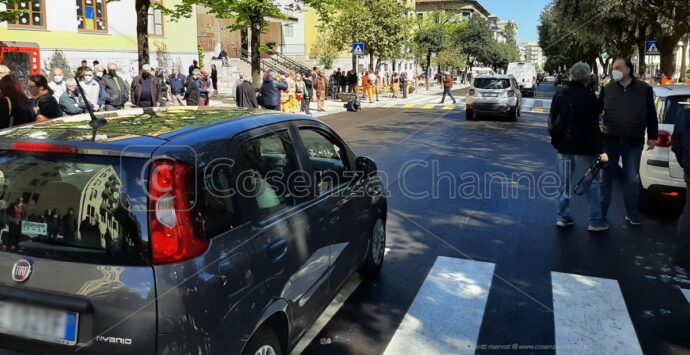 Cosenza, via Roma riapre al traffico. Caruso: «Le promesse vanno mantenute» – FOTO E VIDEO