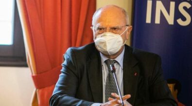 Covid, Galli: «Via mascherine al chiuso? Scelta miope e populista»