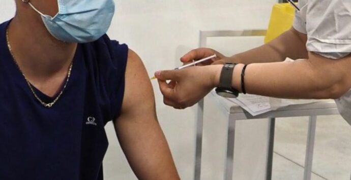 Aifa, in Italia oltre 130mila eventi avversi al vaccino anti-Covid