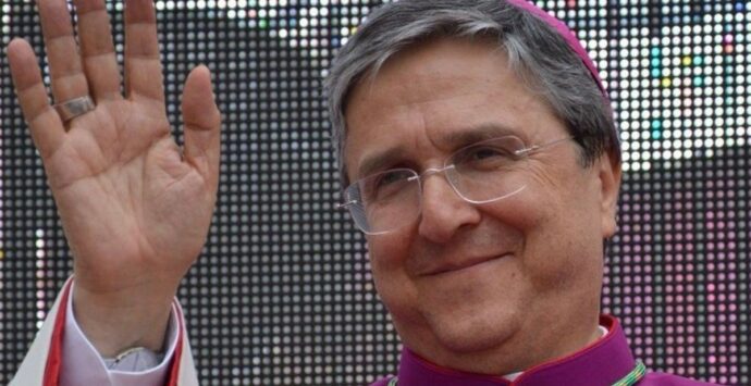 Monsignor Savino: «A Cutro sconfitta l’umanità. Che la Pasqua cancelli la negazione dei diritti» | VIDEO