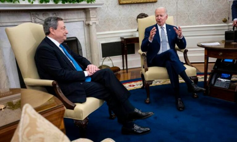 Draghi incontra Biden alla Casa Bianca: «Vogliamo la fine di questa guerra»