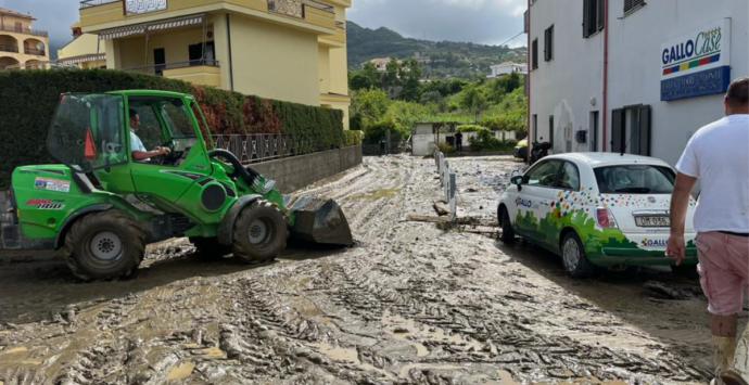 Belvedere Marittimo, smottamenti e fango in strada: ecco i danni causati dal temporale (FOTO)